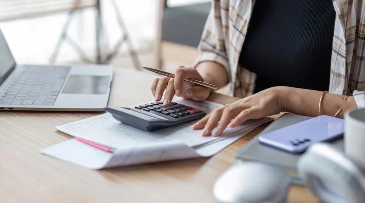 © Adobe Stock / Natee Meepian