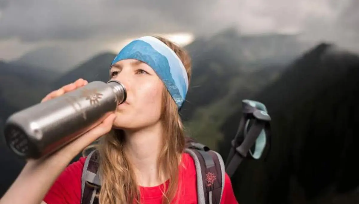 Frau mit Trinklflasche | © DAV/ Jens Klatt
